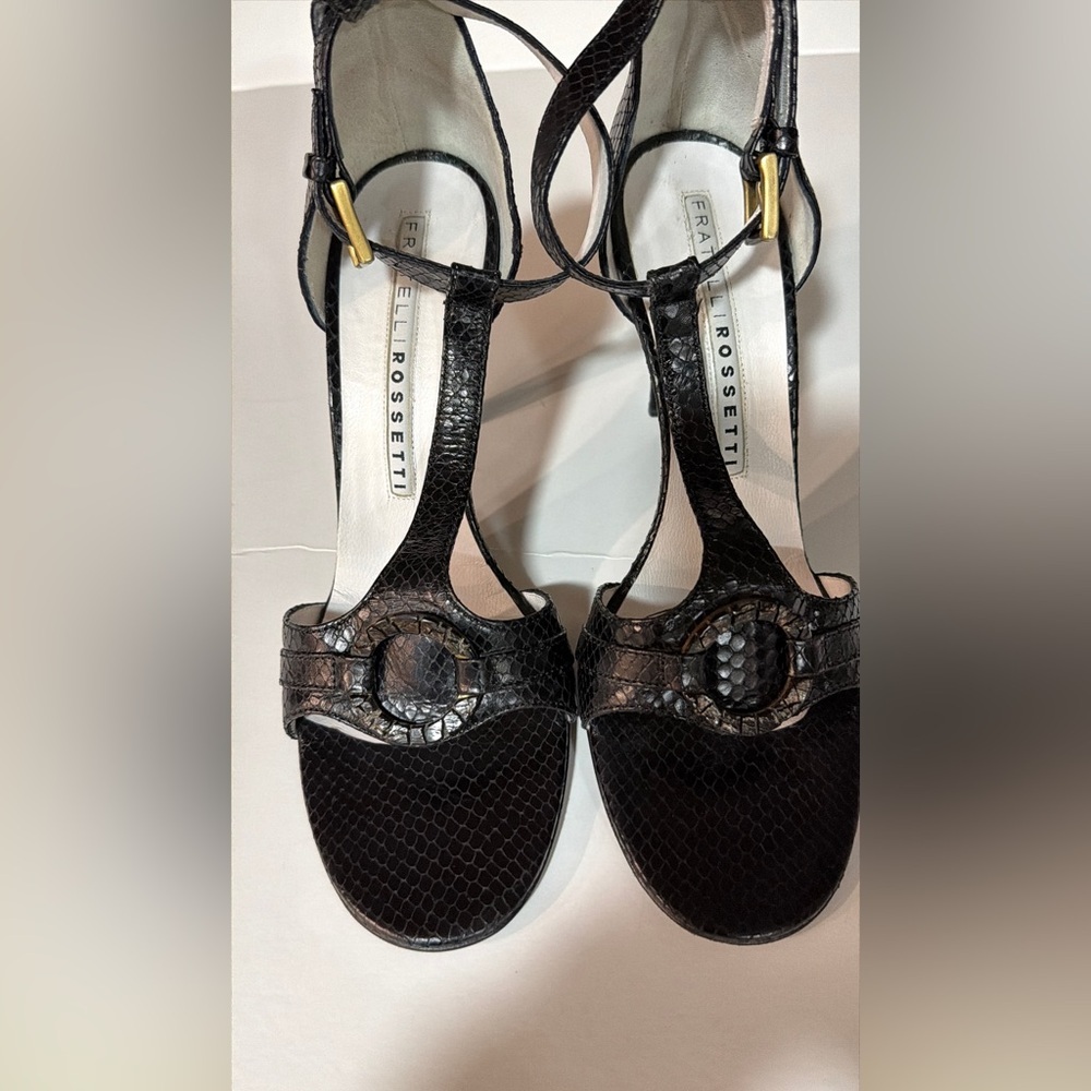 Worn Fratelli Rossetti Black Textured heels. - Picture 6 of 8